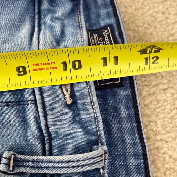 Abercrombie & Fitch | Light-Wash Denim SHORT-Inseam Simone High-Rise Jeans - Picture 13 of 14